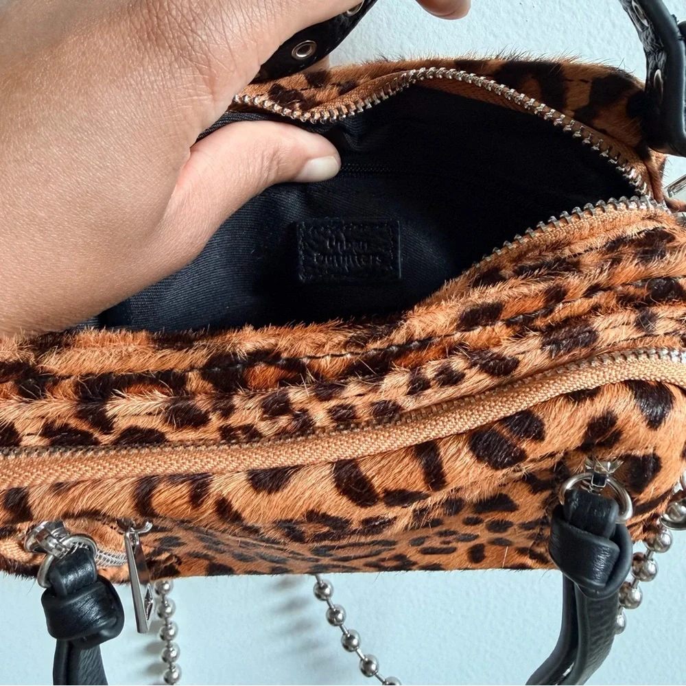Leopard Print Crossbody Bag with Black Accents - Picture 3 of 4